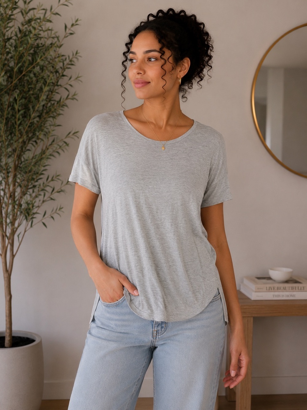 Lululemon Women’s Love Crew Heather Gray Short Sleeve Tee. Size: 6